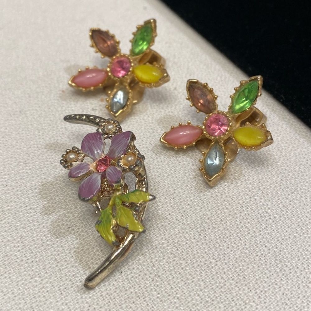 Vintage Multi Color Flower Rhinestone Earrings And Brooch - Picture 11 of 16